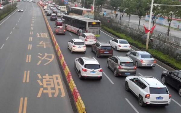 锯齿车道怎么走才正确 按车道上方指示牌形势