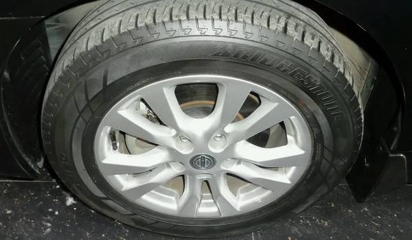 日产天籁轮胎尺寸多少 轮胎型号规格为235/40 r19