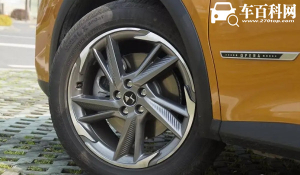 ds7轮胎规格尺寸 有235/55 R18和215/65 R17两种（标准压强2.3-2.5bar）