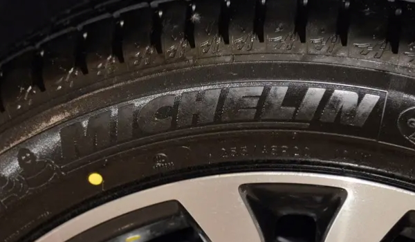 红旗HS5轮胎尺寸是什么 型号是235/60R18和255/45R20