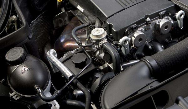 汽车打火瞬间猛抖一下