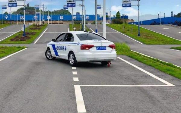 开车倒车不知道往哪个方向打