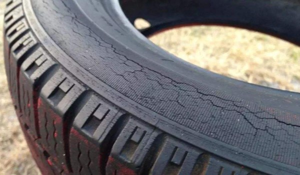 车胎上的所有数字和字母代表什么