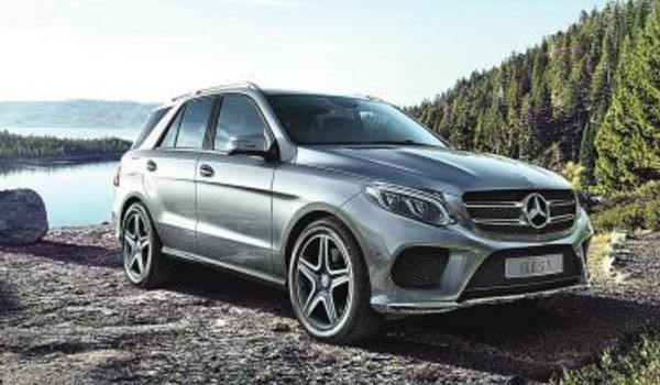 奔驰自动大灯白天也一直亮着