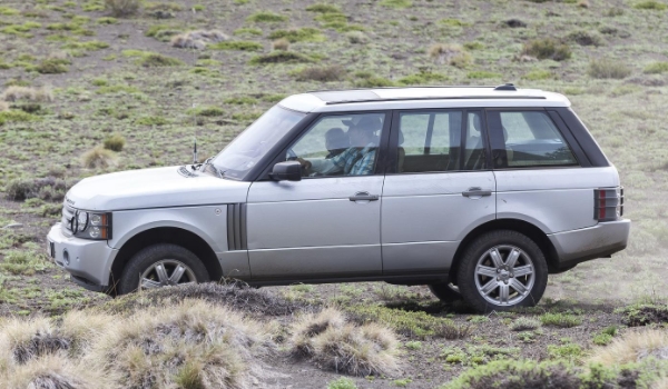 range rover是什么车 车辆是路虎揽胜（豪华SUV）