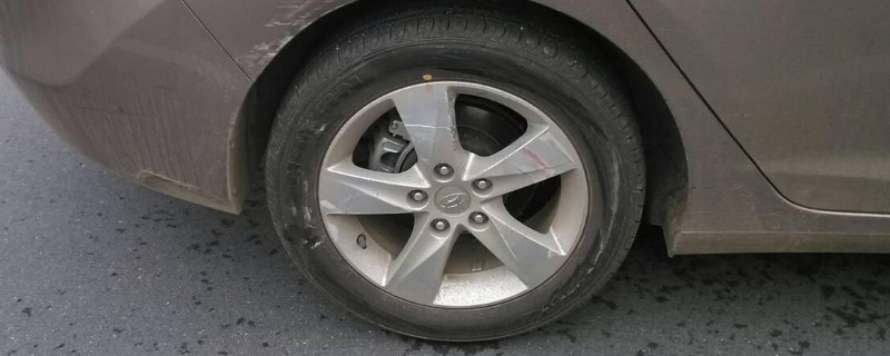 轮毂磕凹了一小块