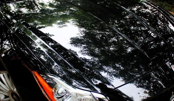 新车门边被磕掉了点漆