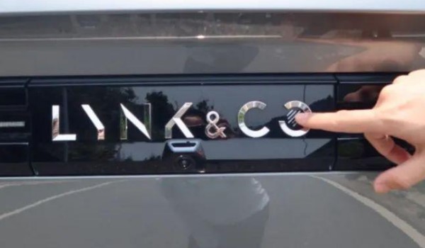 后备箱按钮按了没反应