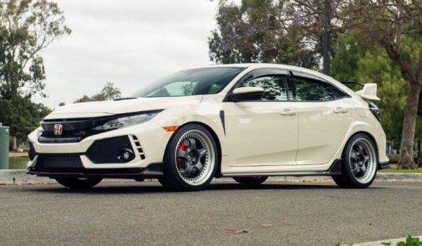 轮毂磕凹了一小块