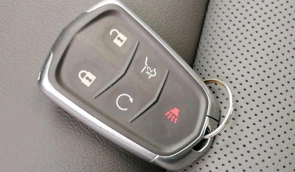 后备箱按钮按了没反应