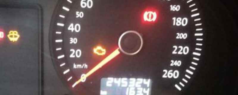 发动机故障灯亮踩油门无力