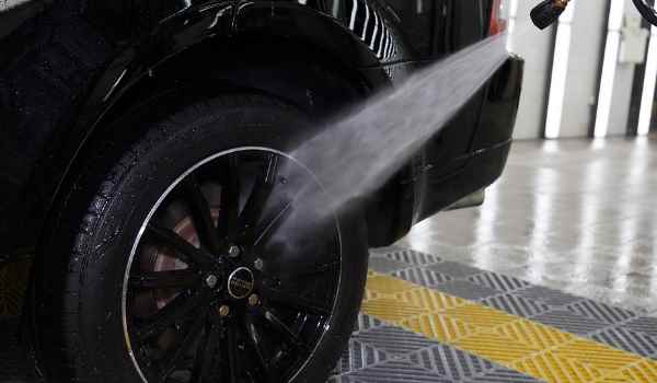 可以单用清水洗车吗