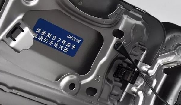 一般汽车加92还是95